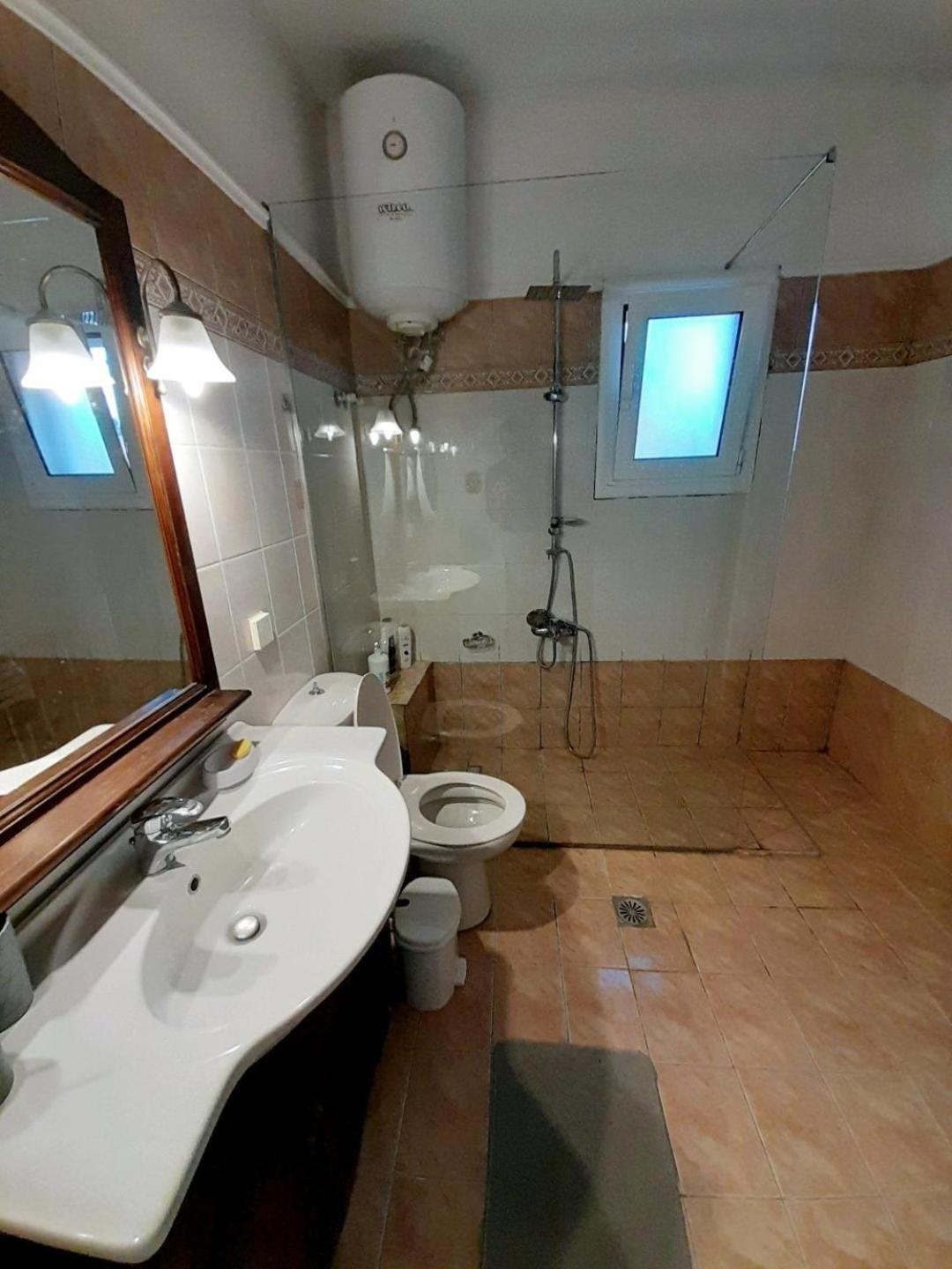 Διωροφη Μεζονετα-2Km Απο Το Κεντρο-Iliana House Leilighet Alepou Eksteriør bilde
